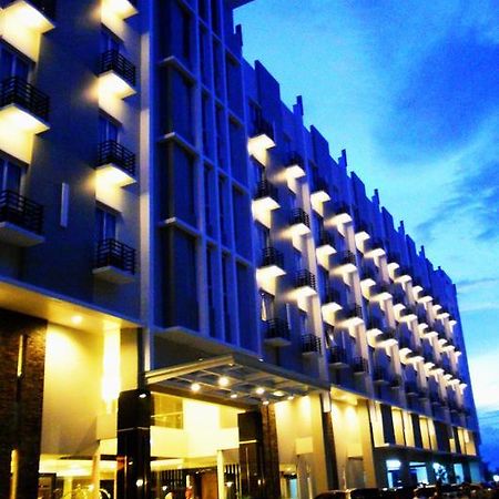 Orchardz Hotel Ayani Понтіанак Екстер'єр фото